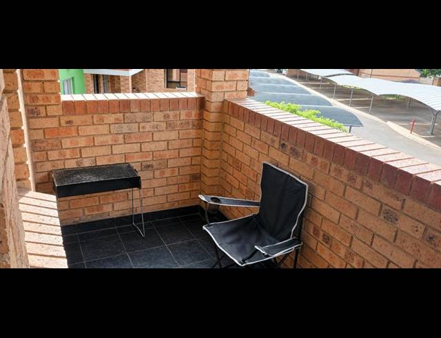 2 BEDROOM APARTMENT FOR SALE IN HEUWELOORD